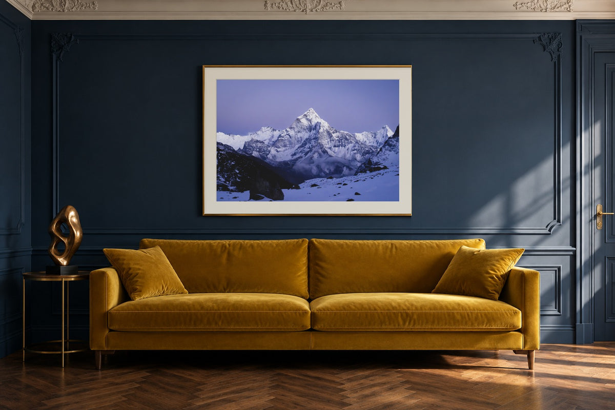 Abendlicht als Fine Art Print 120 × 80 cm, Raumansicht Altbau. Visualisierung, Rahmen und Passepartout nicht im Lieferumfang.