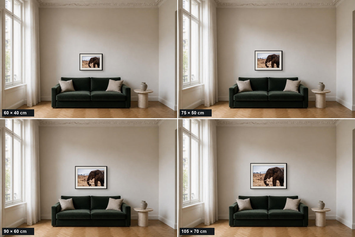 Gigant in vier Größen von 60 × 40 bis 105 × 70 cm über einem Sofa im Vergleich