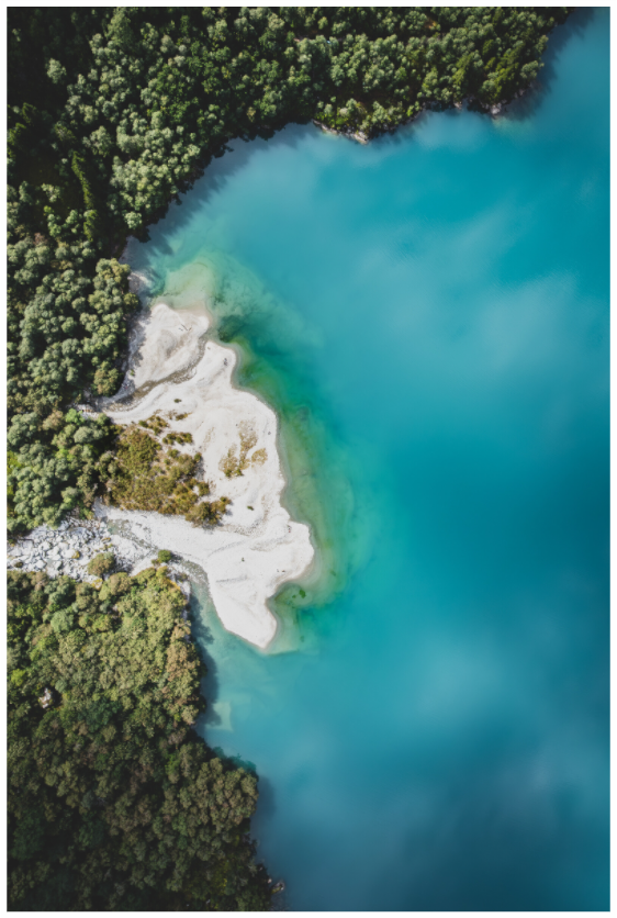 Bondhusvatnet Gletschersee am Folgefonna, Norwegen – Luftaufnahme mit türkisfarbenem Wasser, Wald und Strand. Fine Art Print von Daniel Lange.