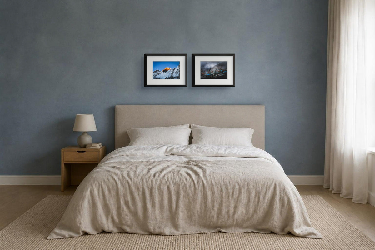 Dach der Welt mit Namche Bazar, Fine-Art-Fotografie, Raumansicht 2 × 30 × 20 cm im Schlafzimmer