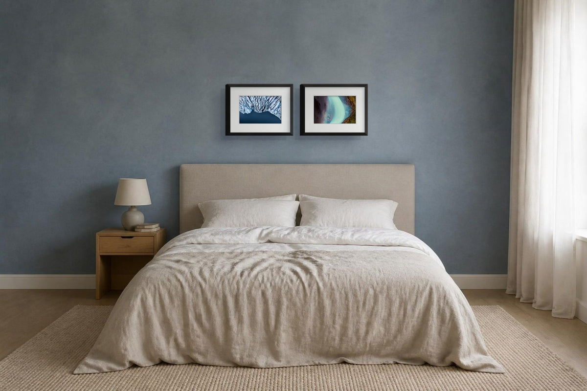 Gletscherwelten mit Eiswasser, Fine-Art-Fotografie, Raumansicht 2 × 30 × 20 cm im Schlafzimmer