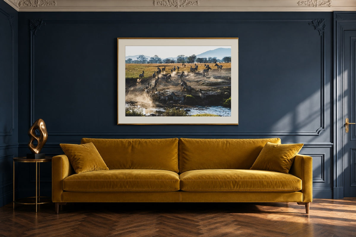 Herde als Fine Art Print 120 × 80 cm, Raumansicht Altbau. Visualisierung, Rahmen und Passepartout nicht im Lieferumfang.