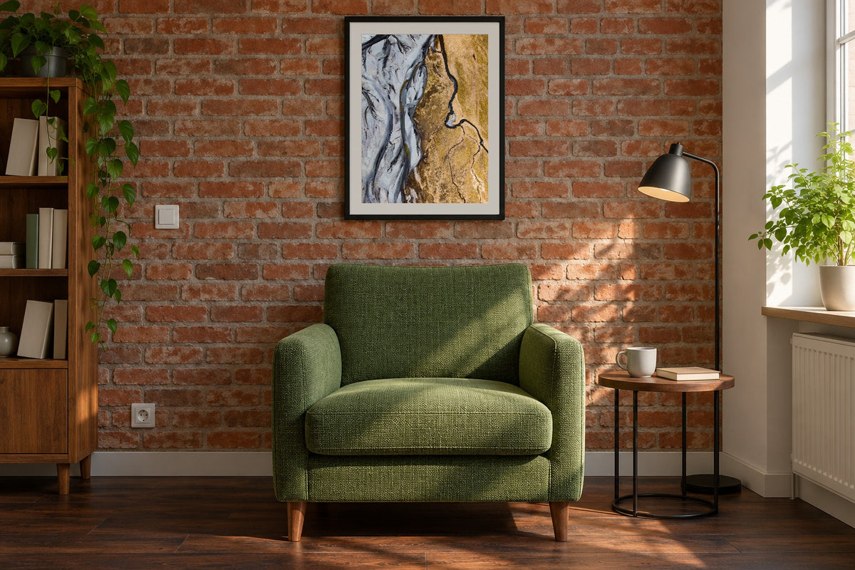 Kontraste als Fine Art Print 45 × 60 cm, Raumansicht Leseecke. Visualisierung, Rahmen und Passepartout nicht im Lieferumfang.