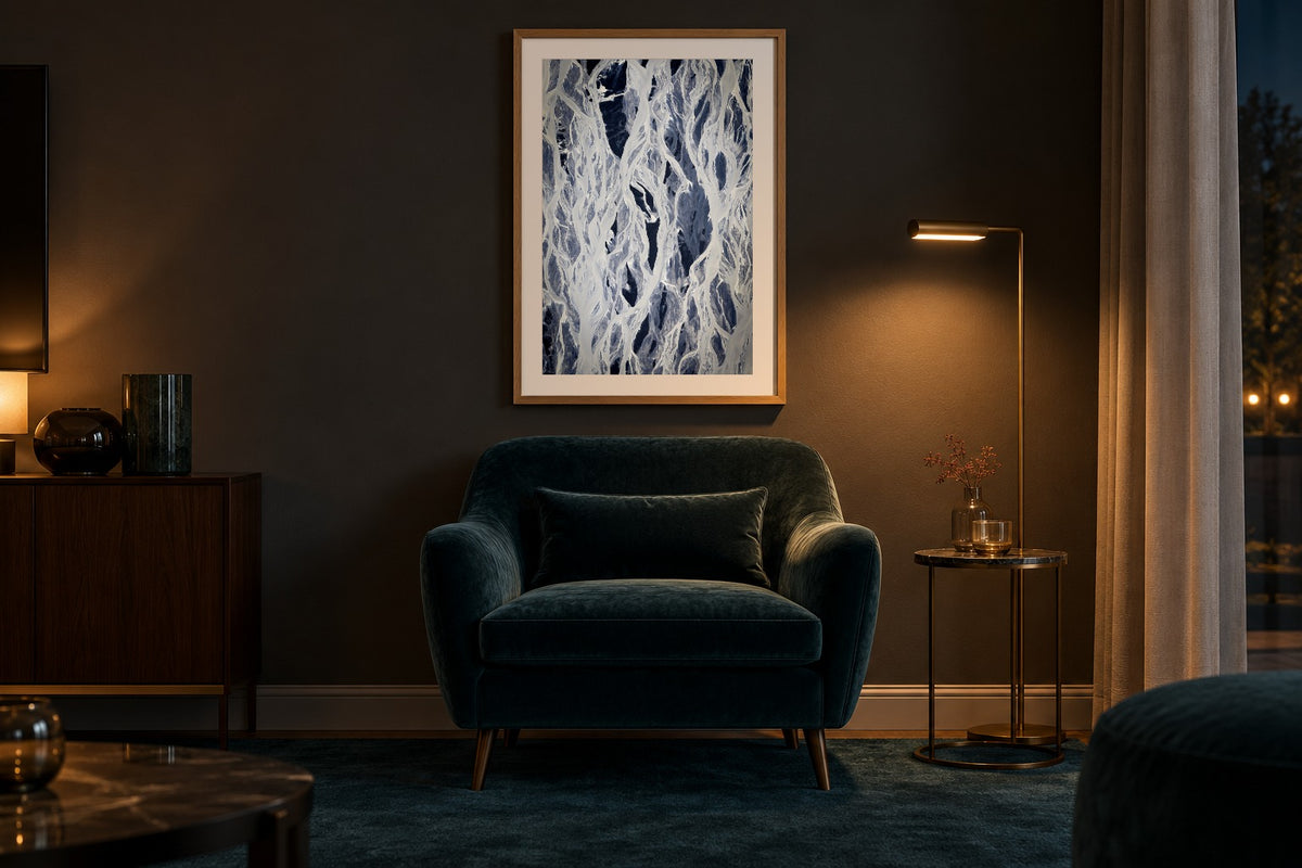 Naturgemälde als Fine Art Print 80 × 120 cm, Raumansicht Wohnzimmer. Visualisierung, Rahmen und Passepartout nicht im Lieferumfang.