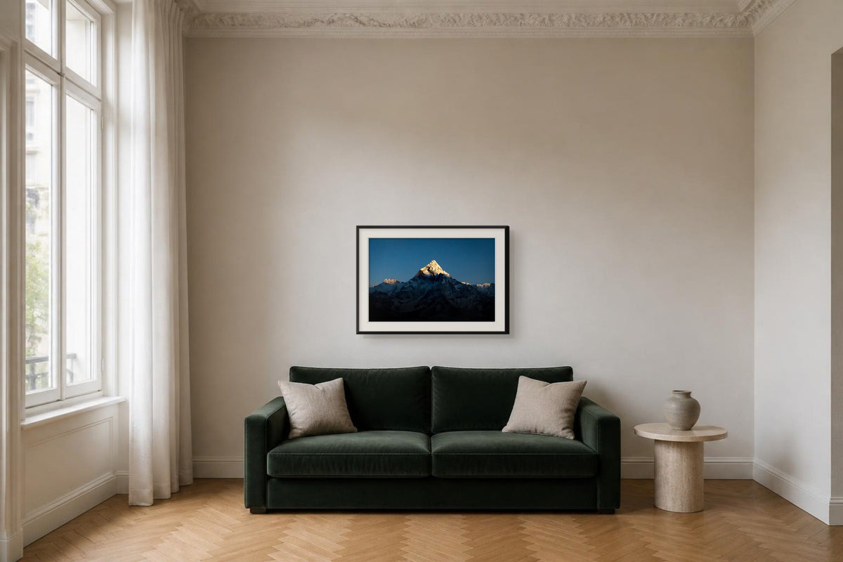 Majestät, Fine-Art-Fotografie, Raumansicht 90 × 60 cm im Altbau
