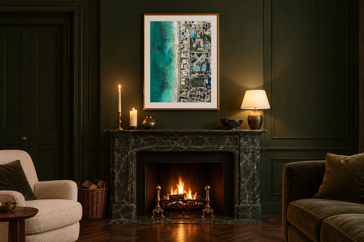Playa als Fine Art Print 75 × 100 cm, Raumansicht Altbau. Visualisierung, Rahmen und Passepartout nicht im Lieferumfang.
